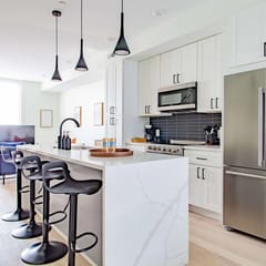Chic 2-Bedroom Flat | 2 Floors | METRO Accessible!