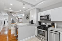 Midi/1221 James St - Image 4