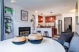 PRIME LOCATION w/ 2 Separate Units - ENTIRE FLOOR, 4-BRs! Walk to The White House & National Mall - Image 2