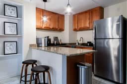 PRIME LOCATION w/ 2 Separate Units - ENTIRE FLOOR, 4-BRs! Walk to The White House & National Mall - Image 3
