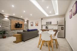 Mamitas Beach and 5th Avenue - Queen 1BR - Image 4