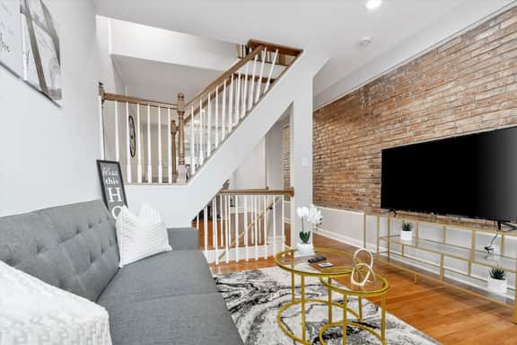 Midi/1221 James St - Image 2
