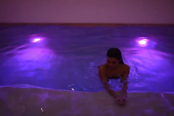 Two Beds, Pool and Beach Walks - Playa Studio - Image 4