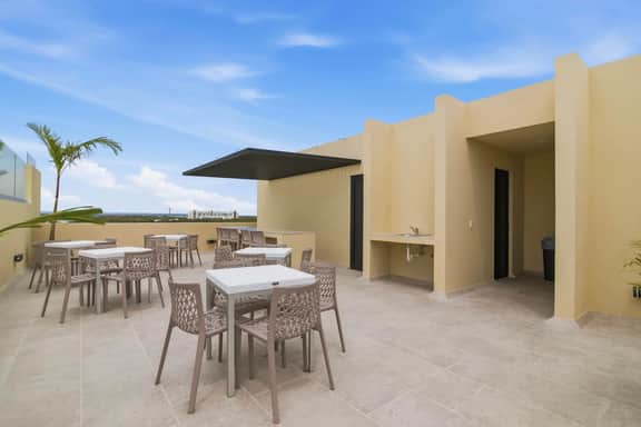 Playa King Studio - Rooftop Pool, Gym and Balcony - Image 4