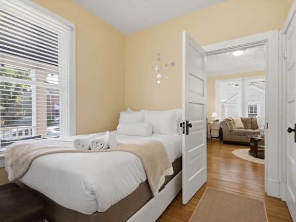 White/2304 Burke Ave - Image 4