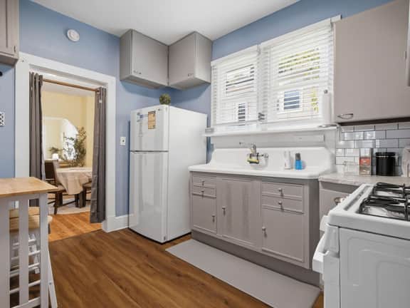 White/2304 Burke Ave - Image 3