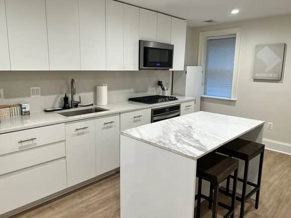 Bright Logan Circle 1b1b Terrace Level Apartment - Image 2