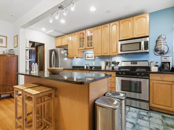 Horst/1616 D St NE - Image 3